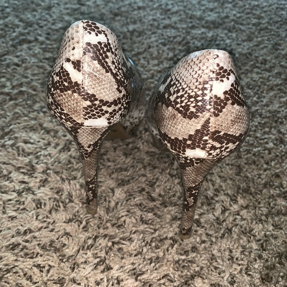 Heels - Picture 4 of 6